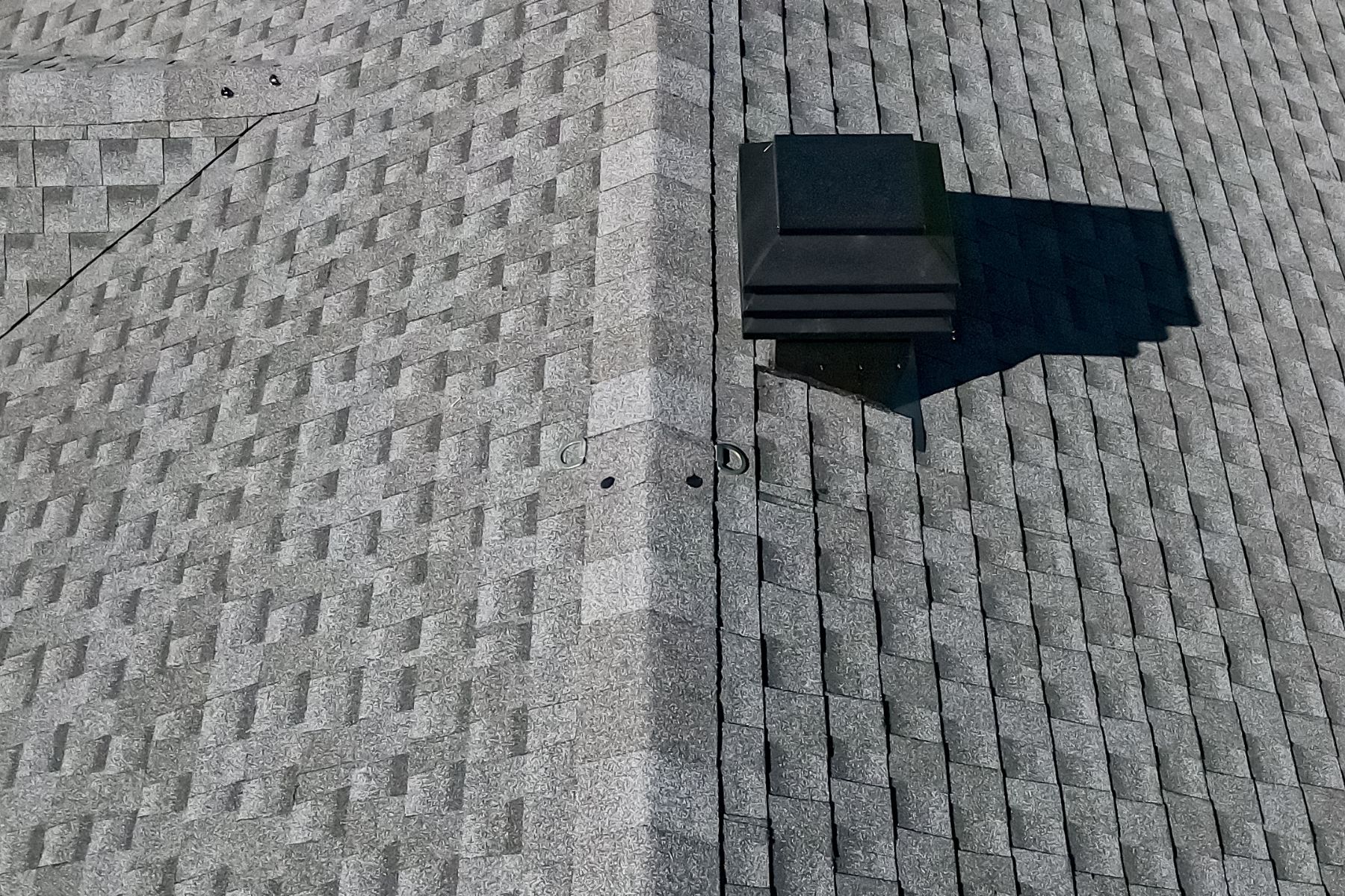 Ancrage permanent sur toiture de bardeau